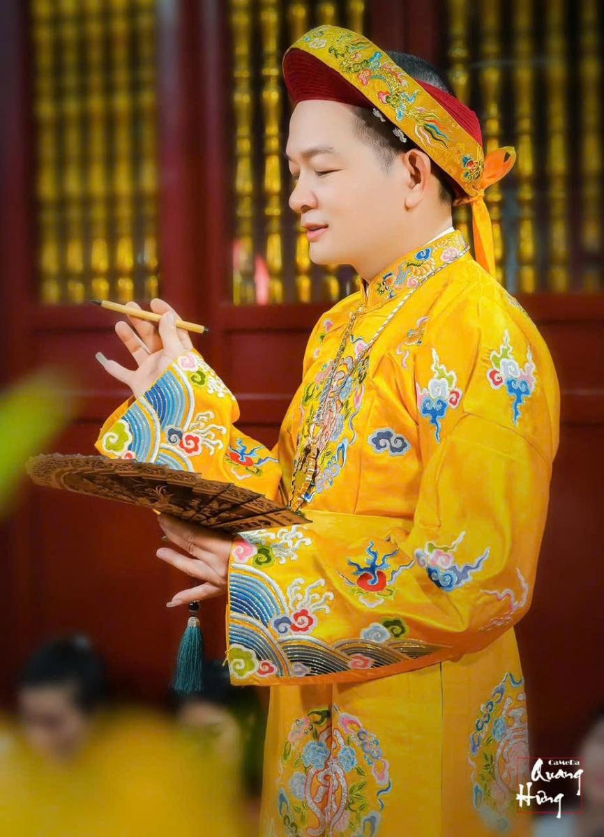 Đồng Thầy Huyền Tích hầu giá Quan Hoàng Mười